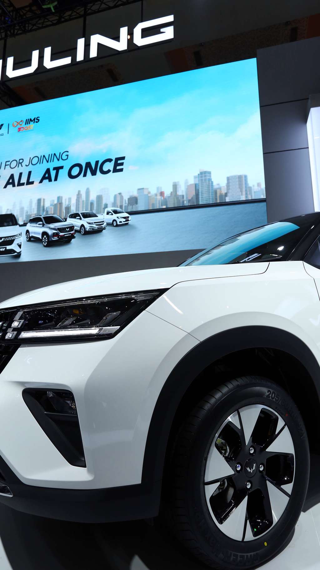 Potret Wuling Alvez Tebar Pesona, Si Penantang HR-V dan Creta