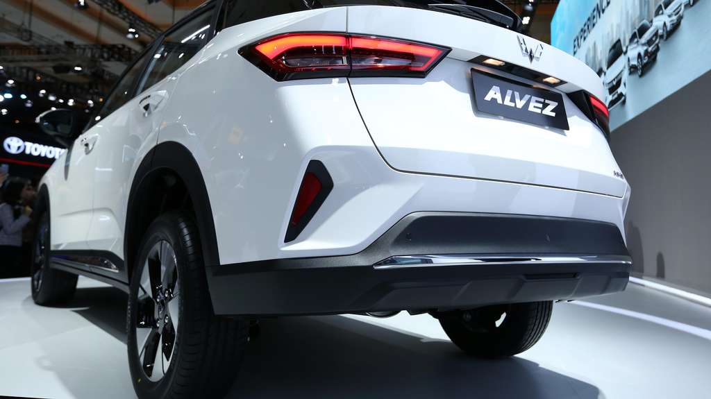 Potret Wuling Alvez Tebar Pesona, Si Penantang HR-V dan Creta