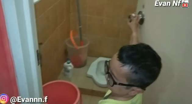 10 Potret Rumah Daus Mini, Tembok Ditambal & Barang Berantakan Dimana-Mana