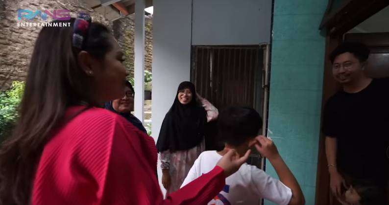 Potret Nagita Slavina Sidak Rumah Karyawan, Kamar Om Olik Jadi Berantakan