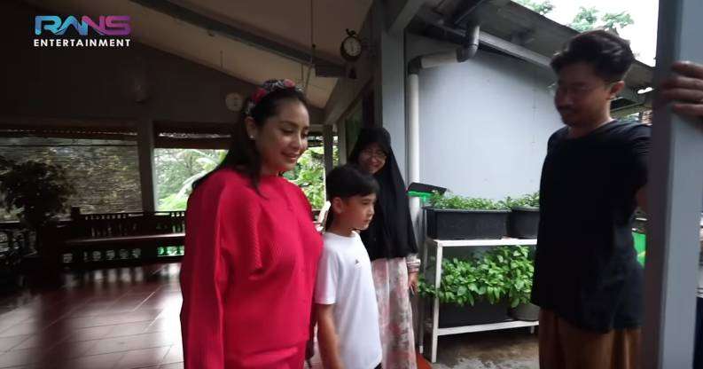 Potret Nagita Slavina Sidak Rumah Karyawan, Kamar Om Olik Jadi Berantakan