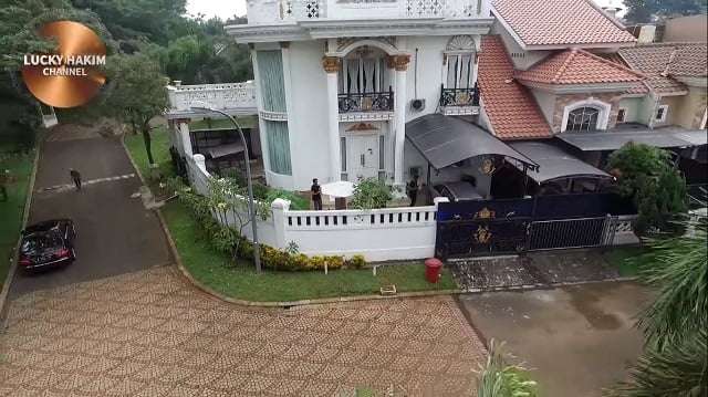 Mundur Jadi Wakil Bupati, 10 Potret Rumah Lucky Hakim yang Jadi Sorotan, Jual Hewan Peliharaan Demi Hidup!