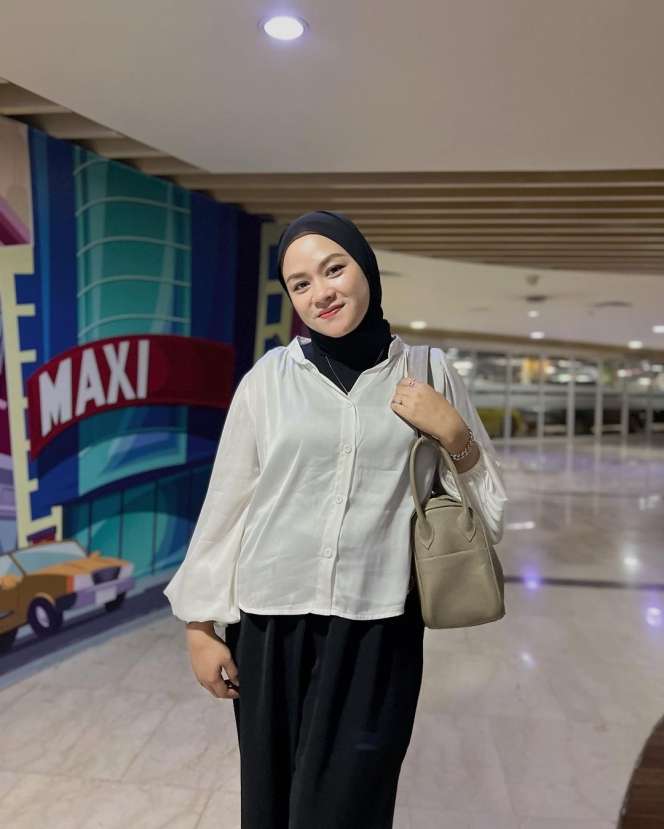 10 Adu Gaya Yunita Lestari VS Shelvie Hana, Sesama Mantan Istri Daus Mini, Sindir Soal Karma, Siapa yang Lebih Cantik?