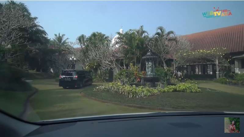 10 Potret Vila Mewah Desiree Tarigan, Janda Hotma Sitompul yang Tajir Melintir, Bak Istana Barang Antik