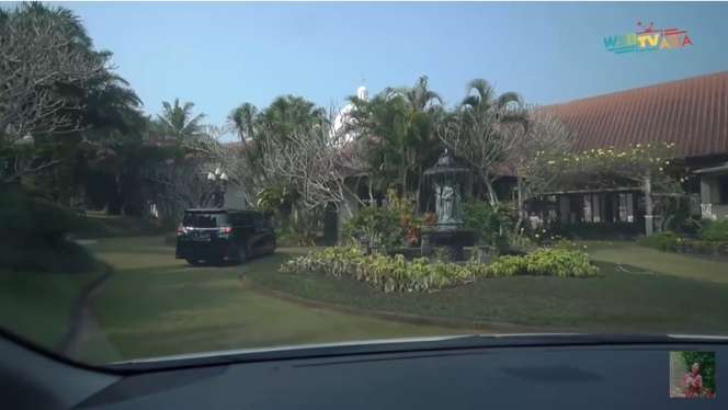 10 Potret Vila Mewah Desiree Tarigan, Janda Hotma Sitompul yang Tajir Melintir, Bak Istana Barang Antik