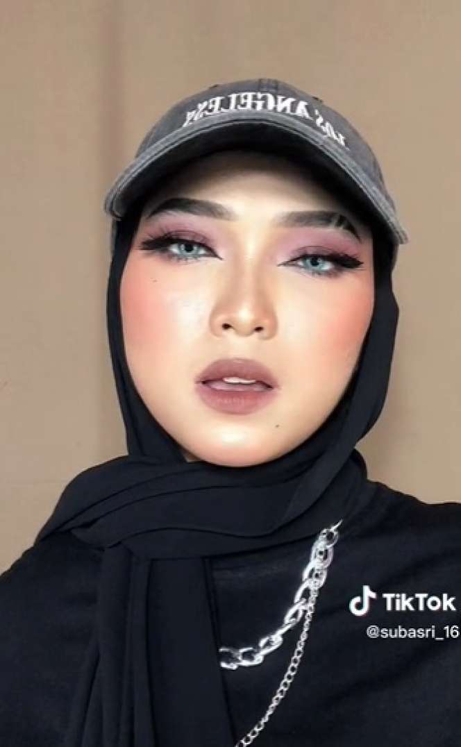Potret Transformasi Makeup Wanita Ini Bikin Melongo, Hasilnya Beda Banget, Bukan Kaleng-kaleng!
