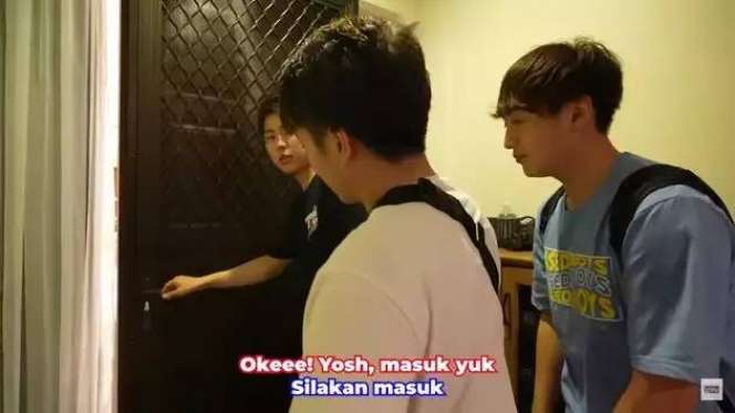 Potret Rumah Baru Jerome Polin di Surabaya: Pintu Utama Dua Lapis, Banyak Pajangan di Rak Bikin Salfok!