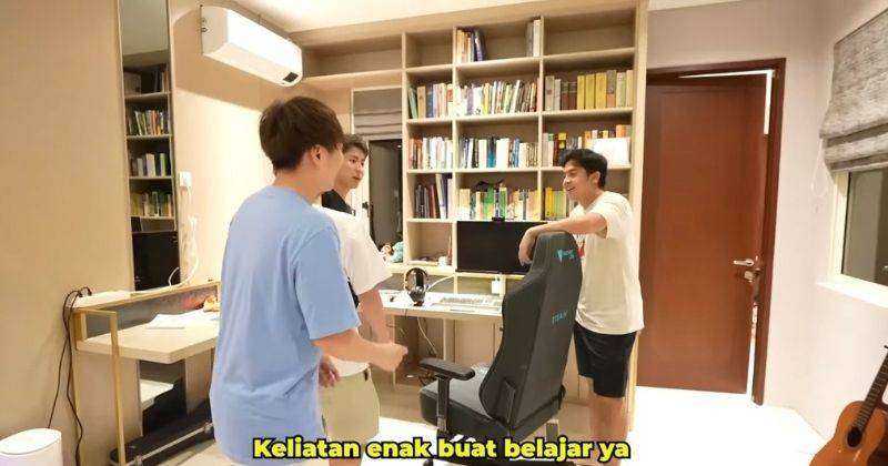 Potret Rumah Baru Jerome Polin di Surabaya: Pintu Utama Dua Lapis, Banyak Pajangan di Rak Bikin Salfok!