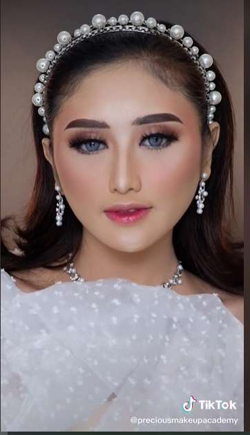 Potret MUA Pamer Hasil Makeup, Riasannya Bikin Pangling, Disebut Mirip Amanda Caesa!