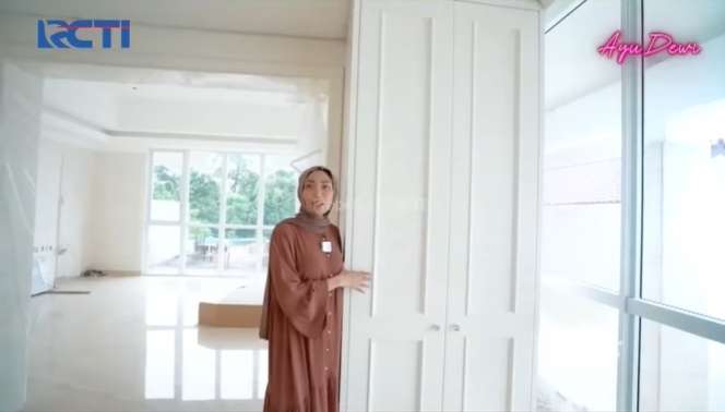 Potret Rumah Baru Ayu Dewi dan Regi Datau, Desainnya Super Mewah!