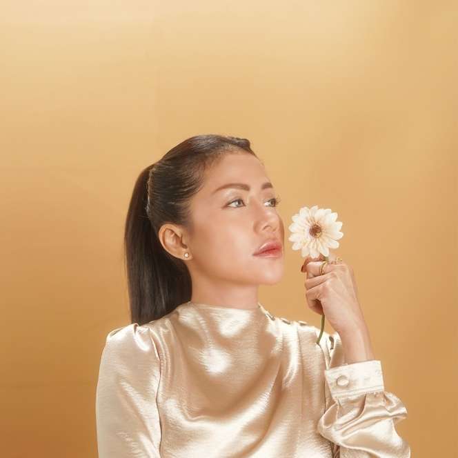 Mengenal Sosok Sebenarnya Ekey, Pengusaha Cantik Asal Surabaya yang Jadi Penyanyi