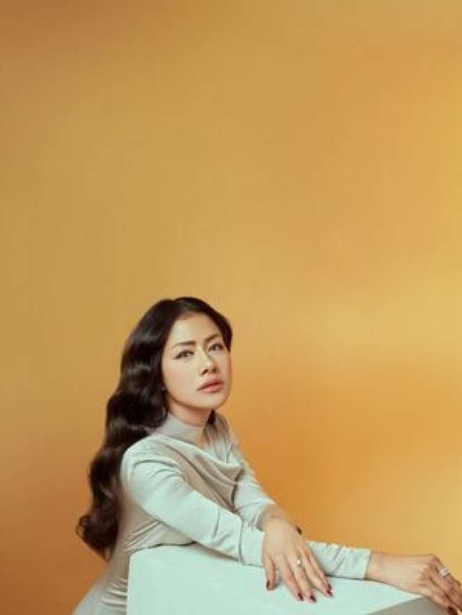 Mengenal Sosok Sebenarnya Ekey, Pengusaha Cantik Asal Surabaya yang Jadi Penyanyi