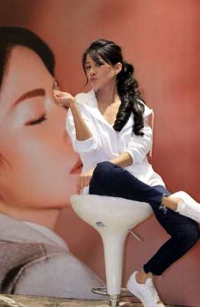 Mengenal Sosok Sebenarnya Ekey, Pengusaha Cantik Asal Surabaya yang Jadi Penyanyi