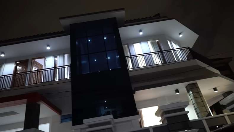 10 Potret Rumah Baru Haji Faisal & Oma Gala yang Super Mewah, Ngalahin Artis-Artis Papan Atas!