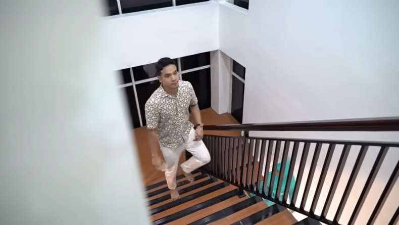 10 Potret Rumah Baru Haji Faisal & Oma Gala yang Super Mewah, Ngalahin Artis-Artis Papan Atas!