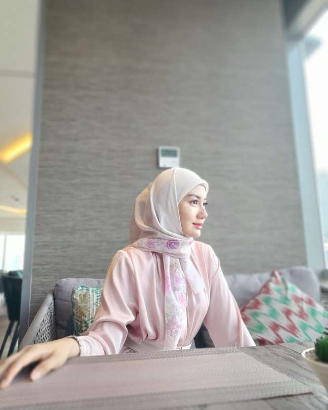 8 Potret Novita Hardini, Istri Bupati Trenggalek yang Viral, Kecantikannya Dipuji Bak Bidadari