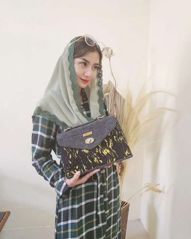 8 Potret Novita Hardini, Istri Bupati Trenggalek yang Viral, Kecantikannya Dipuji Bak Bidadari