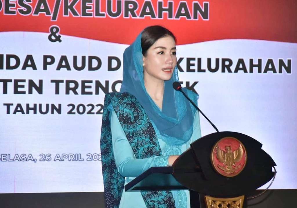 8 Potret Novita Hardini, Istri Bupati Trenggalek yang Viral, Kecantikannya Dipuji Bak Bidadari