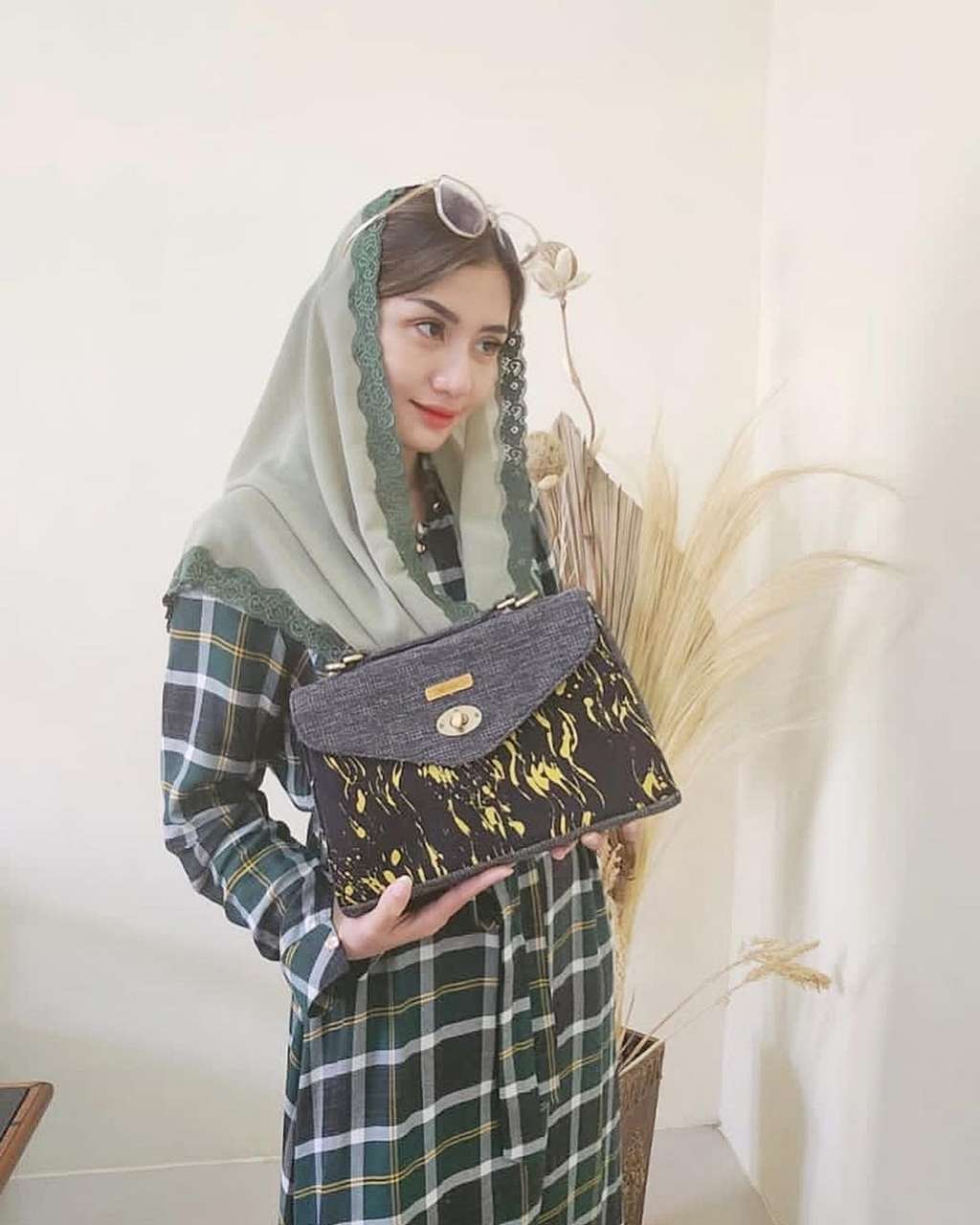 8 Potret Novita Hardini, Istri Bupati Trenggalek yang Viral, Kecantikannya Dipuji Bak Bidadari