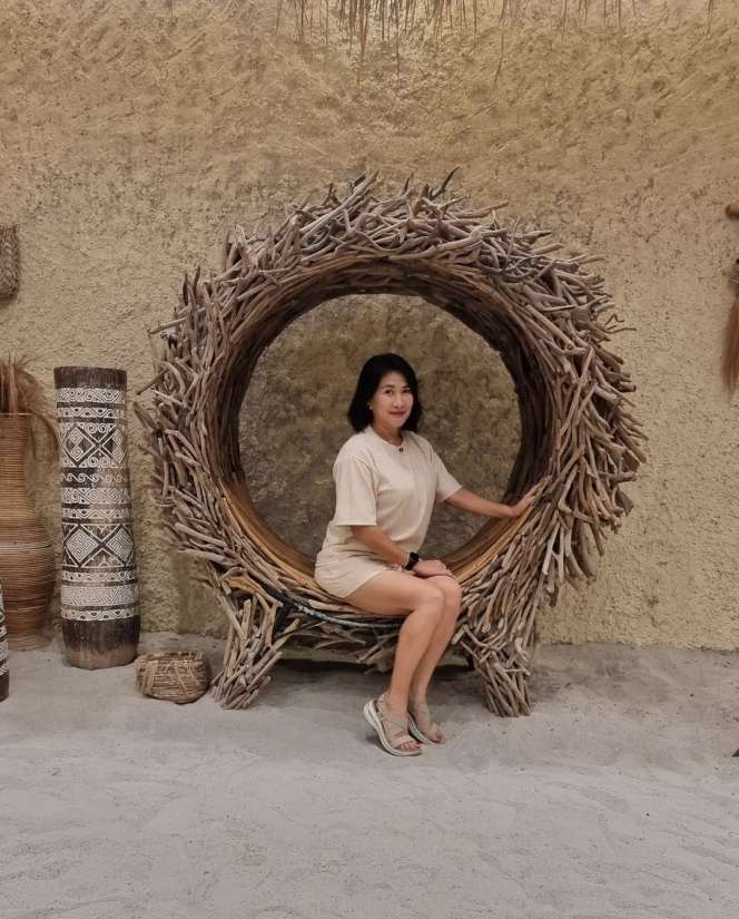 Potret Terbaru Yurike Prastika di Usia 53 Tahun, Kerap Pamer Pose 'Hot'