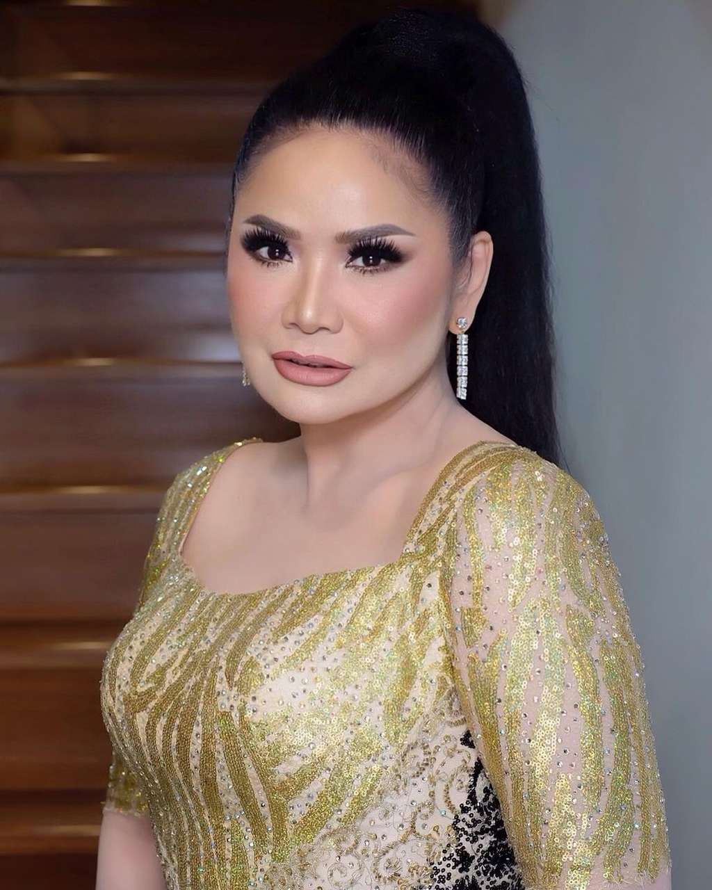 Ingat Model Cantik Iklan Jadul Sampo Suave? Kini Penampilannya Bikin Pangling, Tak Disangka Jadi Penyanyi Papan Atas Indonesia!