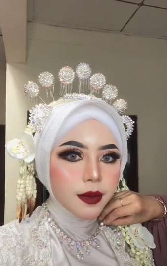 Calon Pengantin Ini Nekat Makeup Sendiri di Hari Bahagianya, Ternyata Hasilnya…