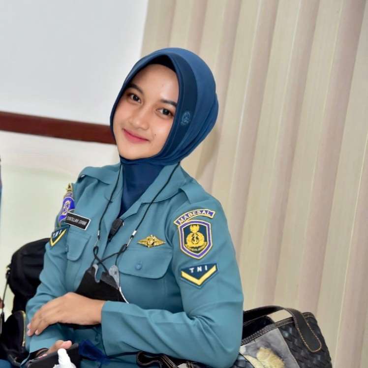 Potret Anggota TNI AL Cantik Berhijab Ini Jadi Sorotan, Kerap Digombali Netizen