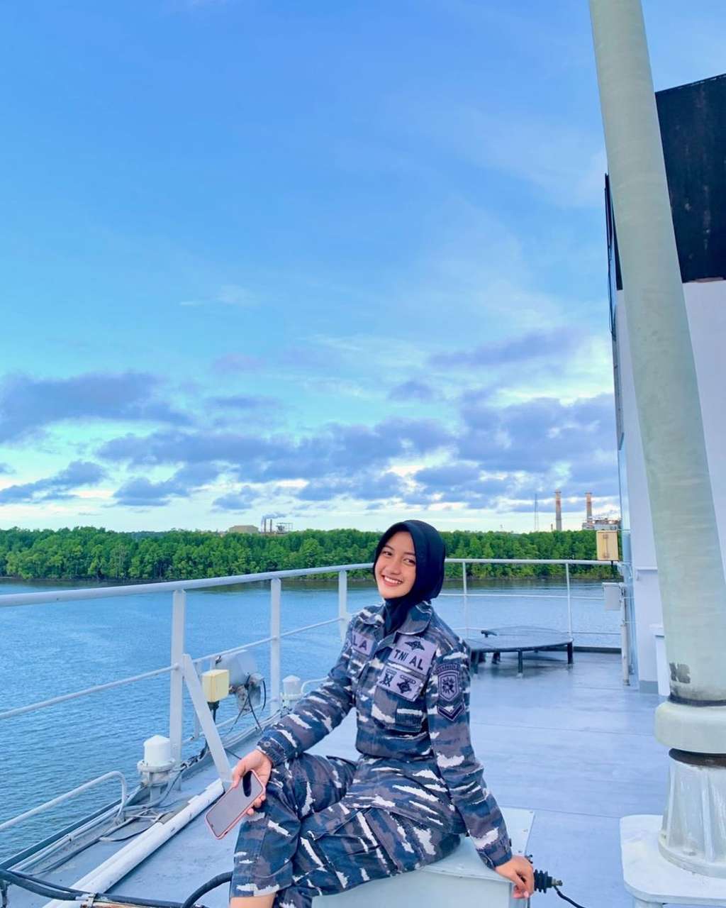 Potret Anggota TNI AL Cantik Berhijab Ini Jadi Sorotan, Kerap Digombali Netizen