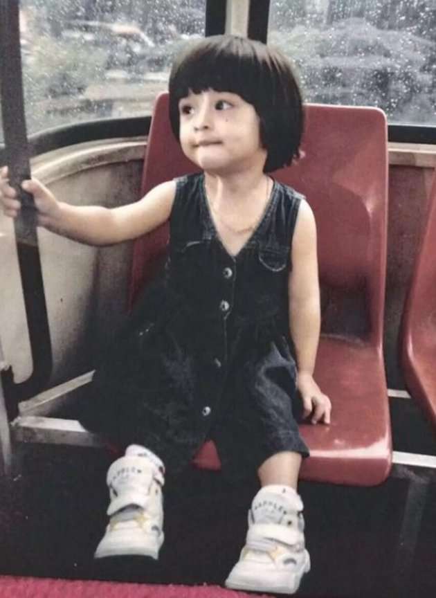 15 Foto Masa Kecil Artis Cantik yang Menggemaskan, Luna Maya dan Nagita Slavina Bule Banget!