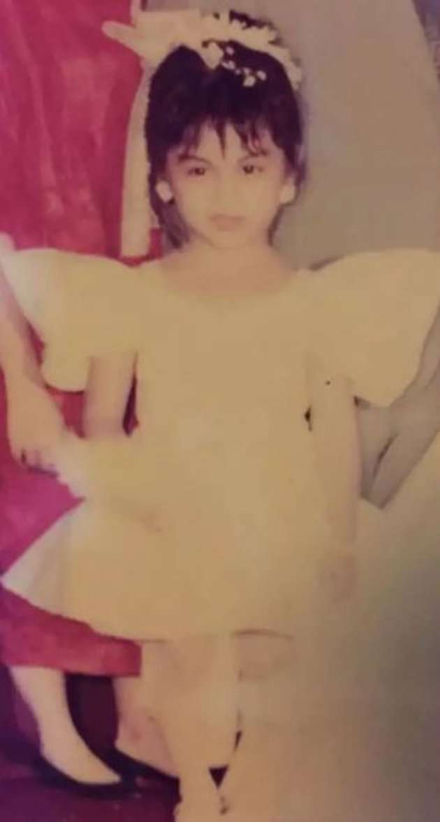 15 Foto Masa Kecil Artis Cantik yang Menggemaskan, Luna Maya dan Nagita Slavina Bule Banget!