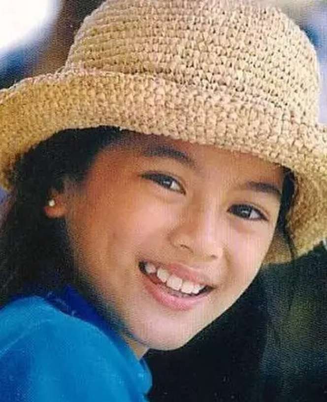 15 Foto Masa Kecil Artis Cantik yang Menggemaskan, Luna Maya dan Nagita Slavina Bule Banget!