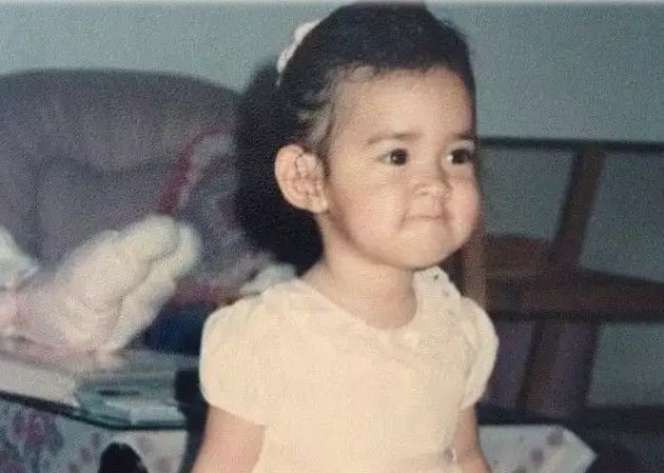 15 Foto Masa Kecil Artis Cantik yang Menggemaskan, Luna Maya dan Nagita Slavina Bule Banget!