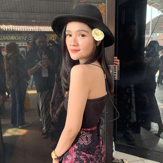 Potret Fanny Soegi Pelantun 'Asmalibrasi' yang Kini Viral, Penampilannya Jadi Sorotan!