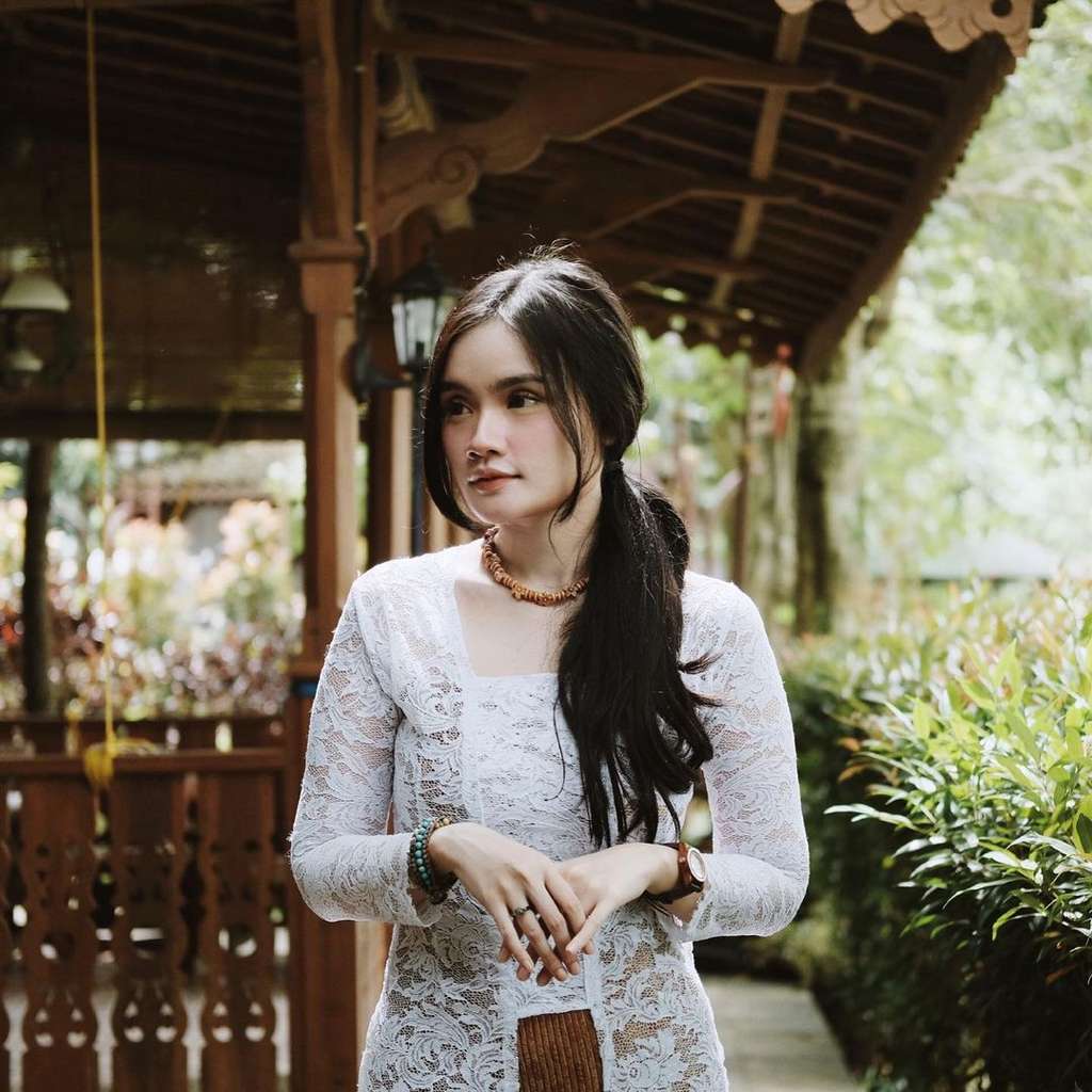 Potret Fanny Soegi Pelantun 'Asmalibrasi' yang Kini Viral, Penampilannya Jadi Sorotan!