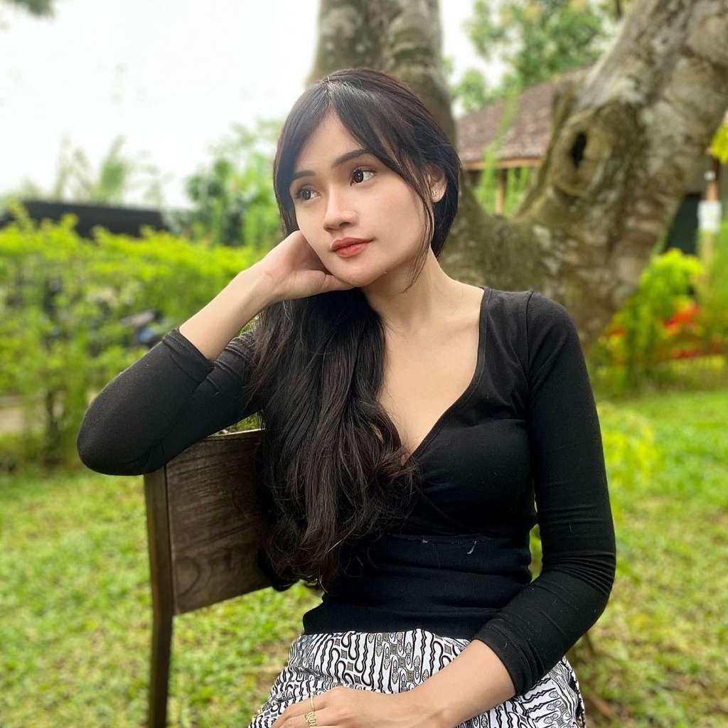 Potret Fanny Soegi Pelantun 'Asmalibrasi' yang Kini Viral, Penampilannya Jadi Sorotan!