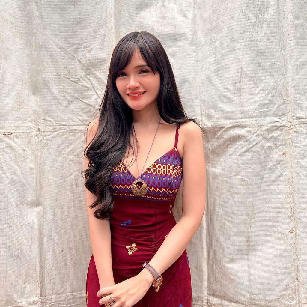 Potret Fanny Soegi Pelantun 'Asmalibrasi' yang Kini Viral, Penampilannya Jadi Sorotan!