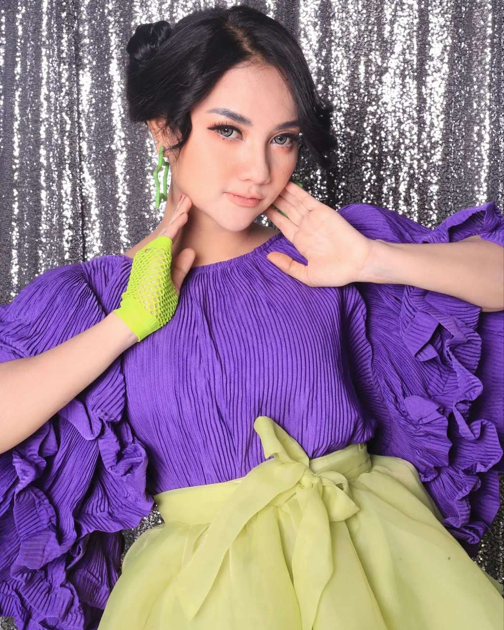 Kerap Tampil Seksi di Atas Panggung, Begini Potret Lala Widy Saat di Rumah, Penampilannya Beda Banget!