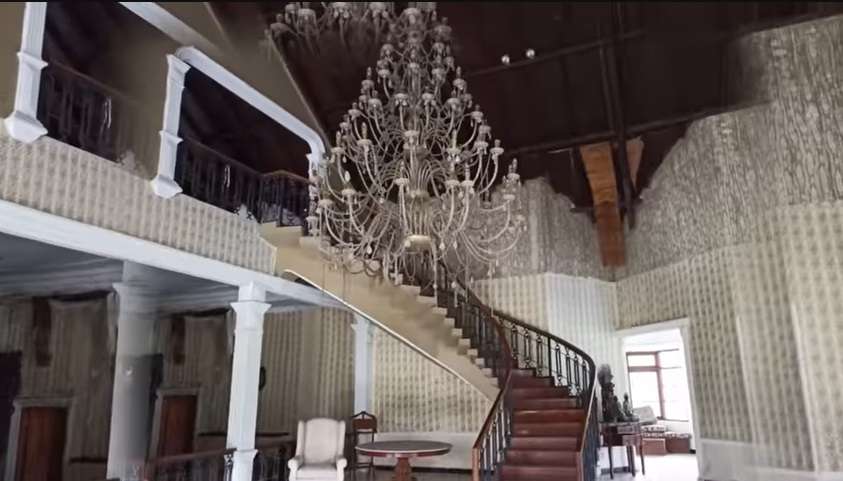 Potret Rumah Mewah Terbengkalai Milik Bos Muda Sultan Andara, Ada Sosok Seram Bikin Merinding!