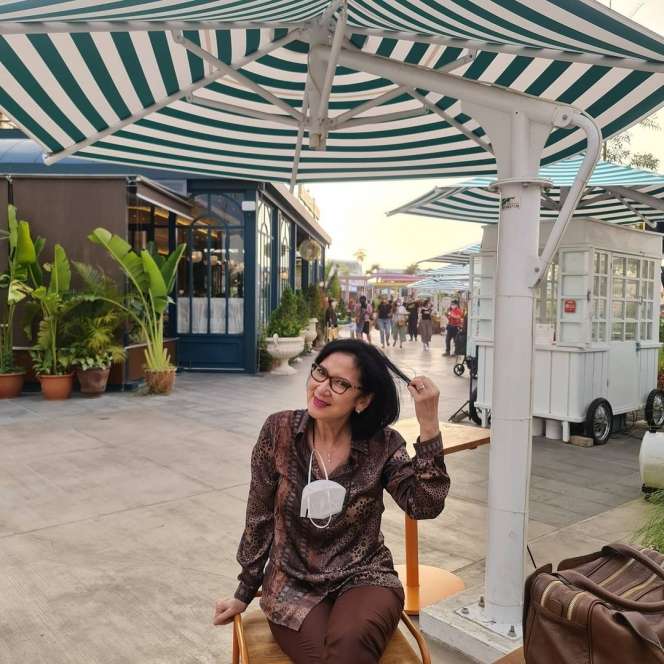 Masih Ingat Maureen Christy Ibu Sambung Nagita Slavina? Penampilan Modisnya Bikin Salfok, Begini Kabar Terbarunya!