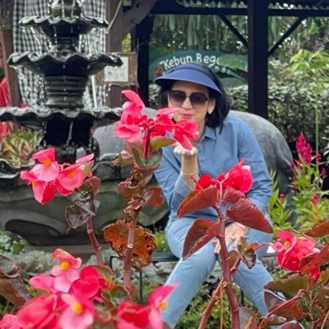 Masih Ingat Maureen Christy Ibu Sambung Nagita Slavina? Penampilan Modisnya Bikin Salfok, Begini Kabar Terbarunya!