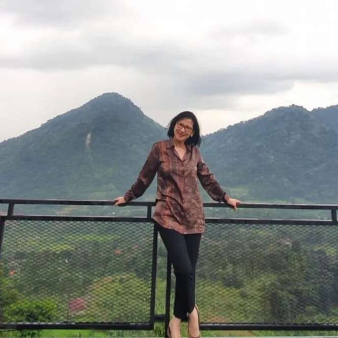 Masih Ingat Maureen Christy Ibu Sambung Nagita Slavina? Penampilan Modisnya Bikin Salfok, Begini Kabar Terbarunya!