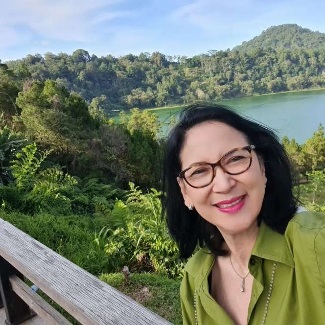 Masih Ingat Maureen Christy Ibu Sambung Nagita Slavina? Penampilan Modisnya Bikin Salfok, Begini Kabar Terbarunya!