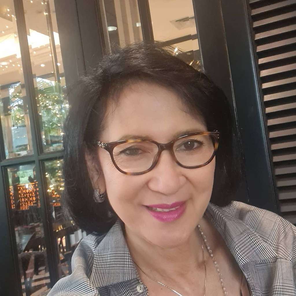 Masih Ingat Maureen Christy Ibu Sambung Nagita Slavina? Penampilan Modisnya Bikin Salfok, Begini Kabar Terbarunya!