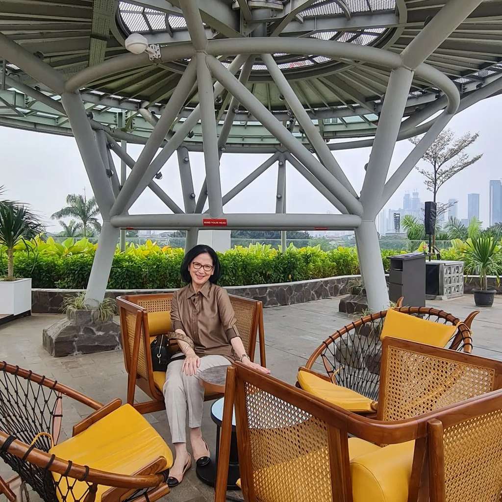 Masih Ingat Maureen Christy Ibu Sambung Nagita Slavina? Penampilan Modisnya Bikin Salfok, Begini Kabar Terbarunya!