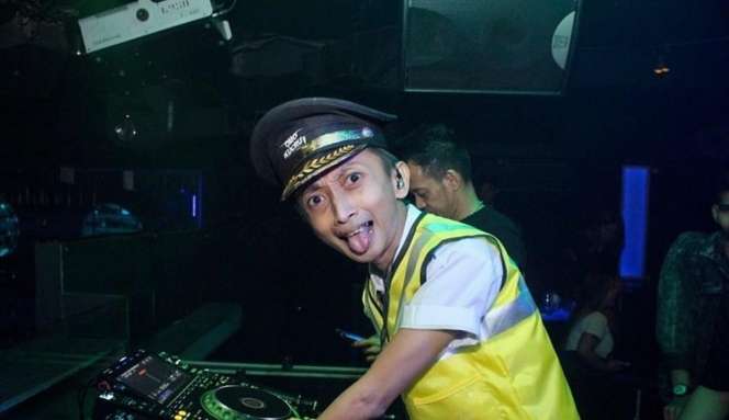 Ingat Omo Kucrut, Pemeran Si Ceking di Sinetron Ronaldowati? Kini Jadi DJ Terkenal, Penampilannya Saat Manggung Bikin Pangling