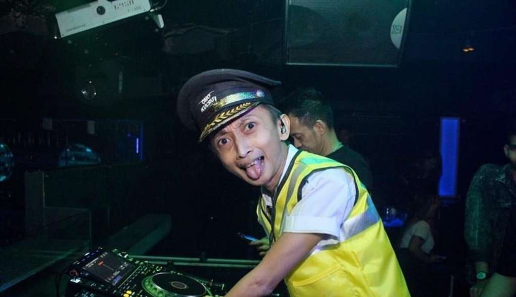 Ingat Omo Kucrut, Pemeran Si Ceking di Sinetron Ronaldowati? Kini Jadi DJ Terkenal, Penampilannya Saat Manggung Bikin Pangling