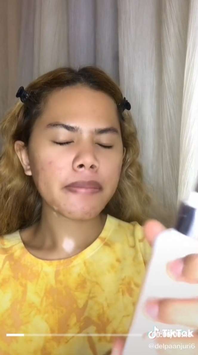 Wanita Berambut Keriting dengan Bekas Jerawat Ini Makeup Mirip Nikita Mirzani, Hasilnya Bikin Syok, Bak Kembar Identik!