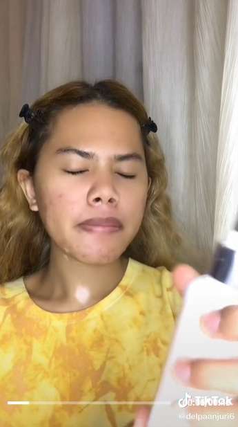 Wanita Berambut Keriting dengan Bekas Jerawat Ini Makeup Mirip Nikita Mirzani, Hasilnya Bikin Syok, Bak Kembar Identik!