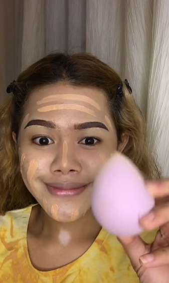 Wanita Berambut Keriting dengan Bekas Jerawat Ini Makeup Mirip Nikita Mirzani, Hasilnya Bikin Syok, Bak Kembar Identik!