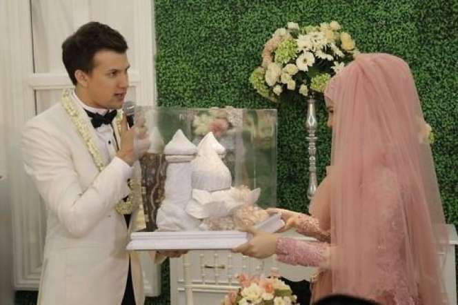 Menikah Lewat Taaruf, 8 Pasangan Artis ini Berujung Cerai, Ada yang Berakhir Musuhan!